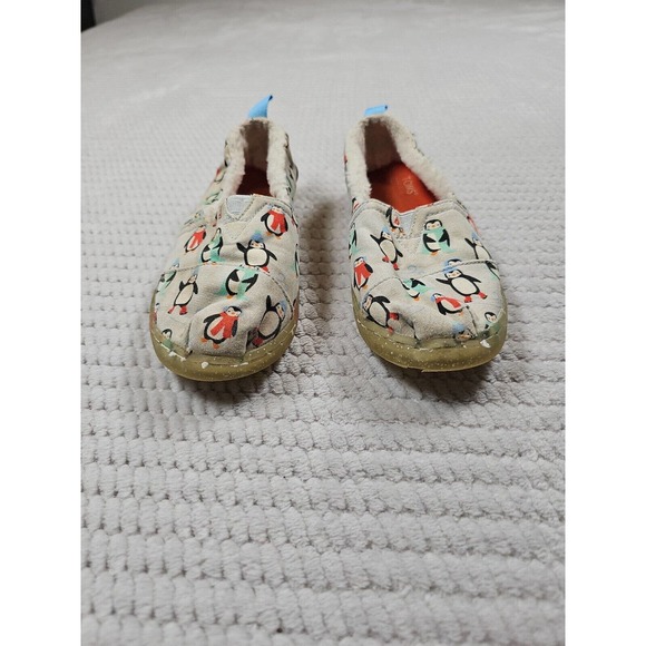 Toms Shoes Girls 1.5 Slip On Fur Lined Penguin Print - Picture 2 of 9